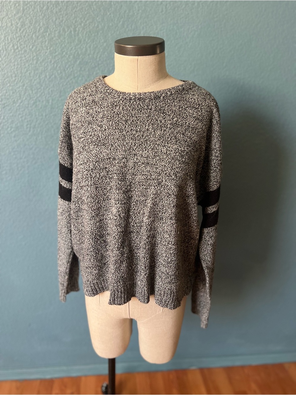 Cozy Gray Marled Crewneck Sweater with Black Sleeve Stripes